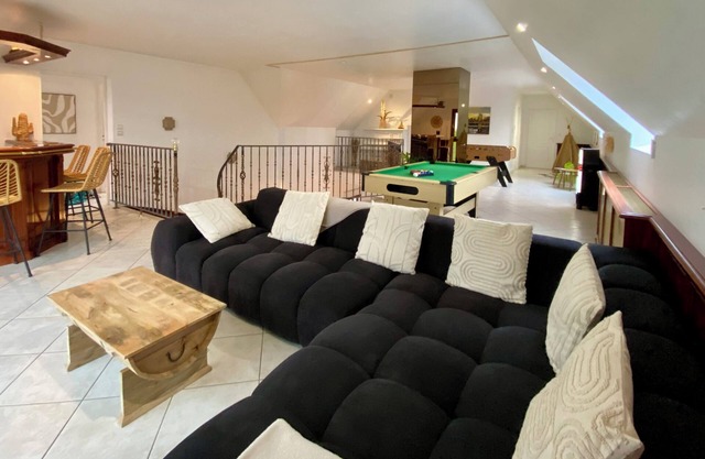 Grand Gîte sleeps 14 with view of Mont Saint Michel