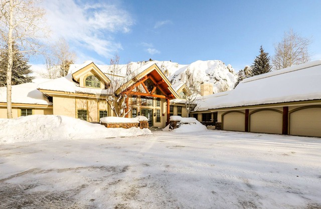 Grand Lane Ranch home w/private grill & access to shared pool and amenities!