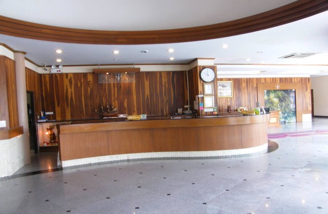 Grand Leo Hotel