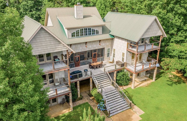 Grand Lodge: 7 BR, 4.5 BA in Arley, Sleeps 20