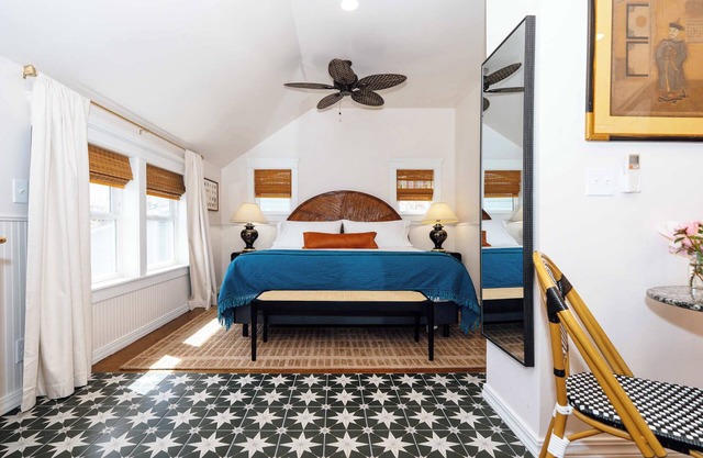 Grand Luxe Suite with Jetted Tub
