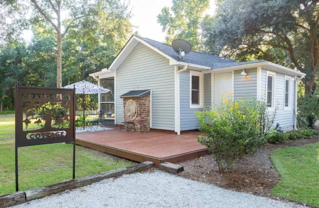 Grand Oaks Cottage: Ideal Location!