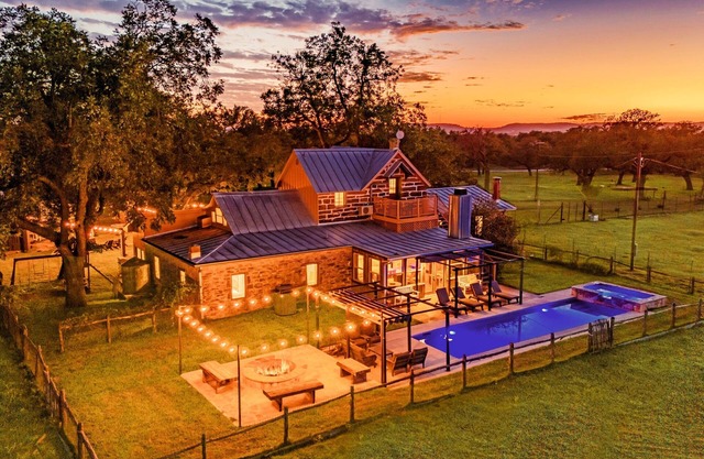 Grand Oaks Ranch | Pool/Spa, Fire Pit, Game Barn!