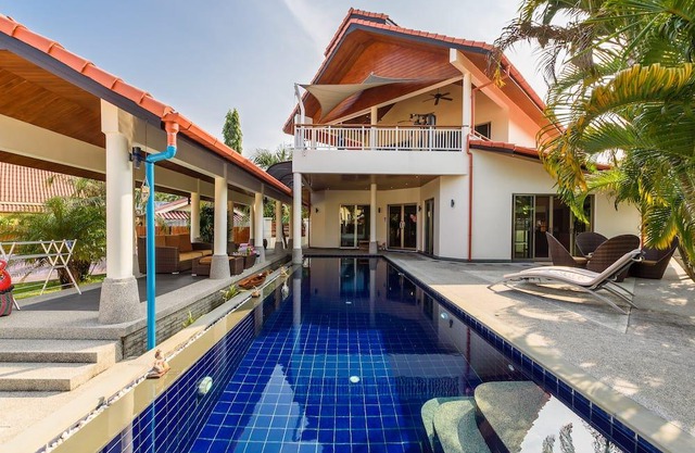 Grand Pool Villa in Nai Harn