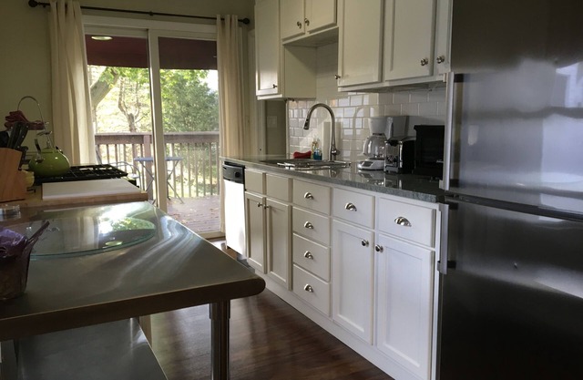 Grand Rapids Fulton Heights Tinyish HOUSE Corporate Rental