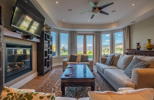 Grand Vineyard Estate Home Exceptional Place Best Location in Penticton