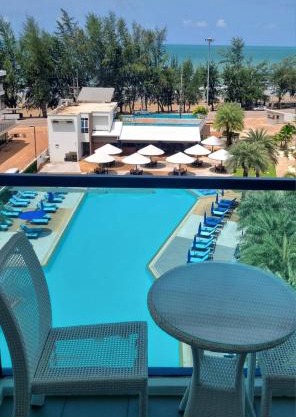 Grandblue condominium 607 with sea view