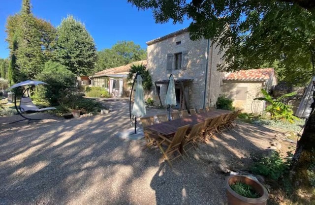 Grande Maison Avec Piscine Chauffée au Clos Caché!