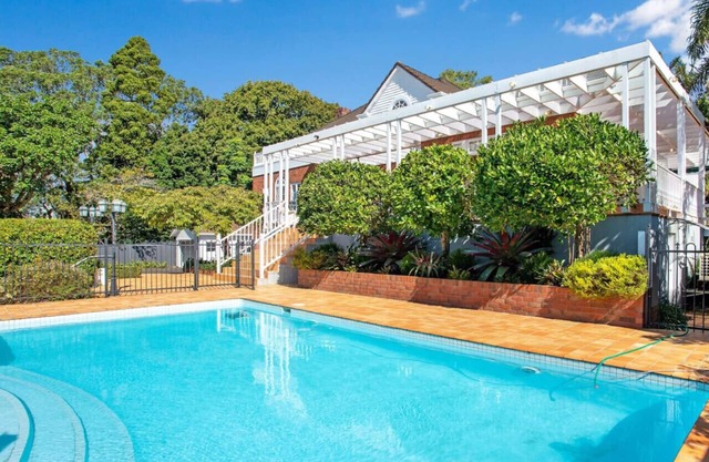 Grande Vista 5Br Manor with Pool & Mt Eden Views