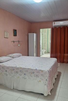 Grande quarto confortável