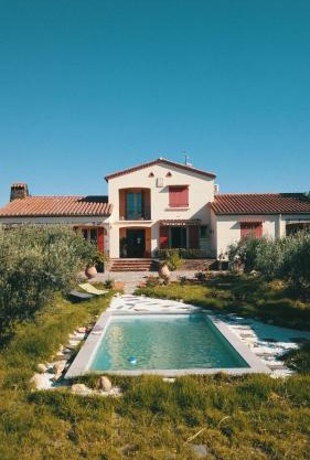 Grande villa catalane dans parc aux oliviers