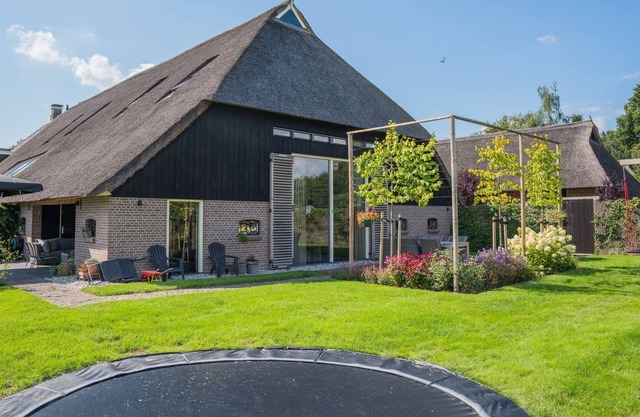 Grandeur Farmhouse in Dwingeloo at a National Park