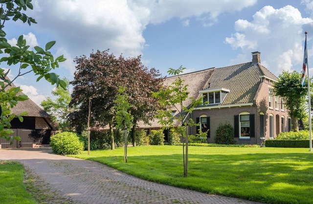 Grandeur Farmhouse in Dwingeloo at a National Park