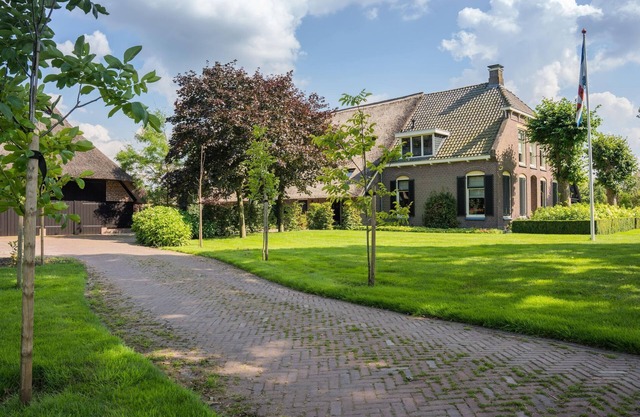 Grandeur Farmhouse in Dwingeloo at a National Park