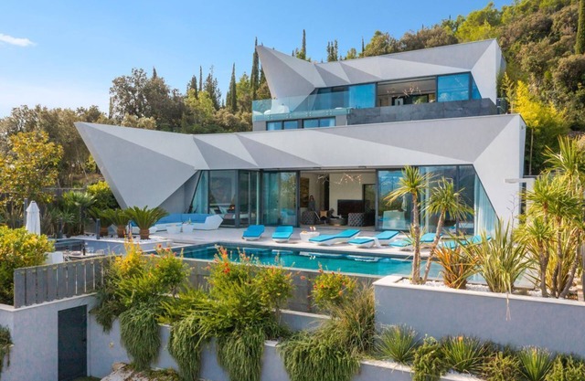 Grandeur Villa - Five Bedroom Villa, Sleeps 10