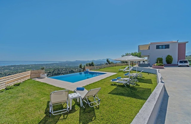 Grandiose Rethymnon Villa | 3 Bedrooms | Villa Coyote | Amazing Sea Views |.