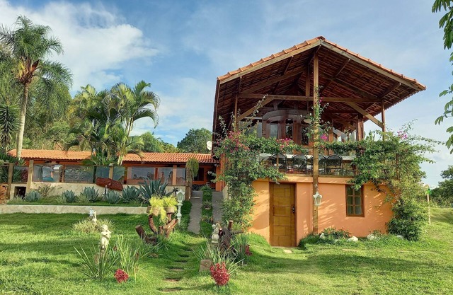 Grandma Lola's Recanto for rent, swimming pool, glass gourmet kitchen, nature