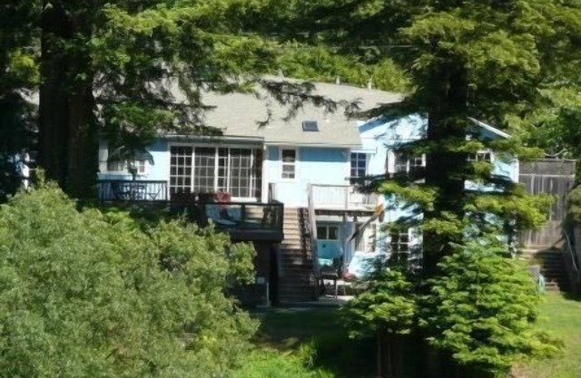 Grandma's House: Riverfront, Gorgeous View, Beach/Swimming/Canoeing Dog Friendly