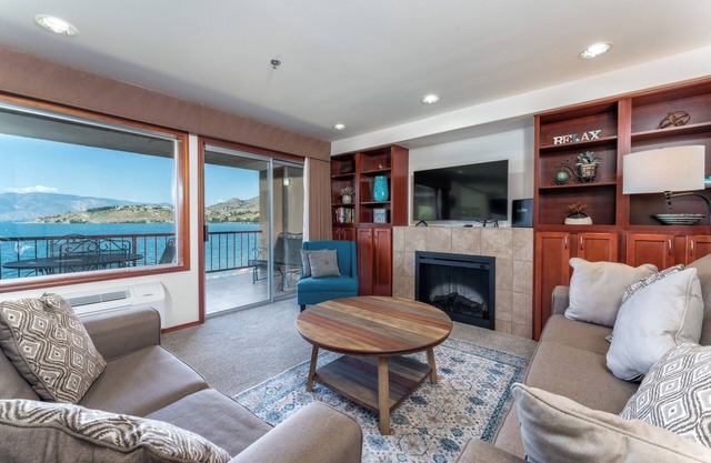 GrandView 302 - 2 Bedroom Waterfront condo