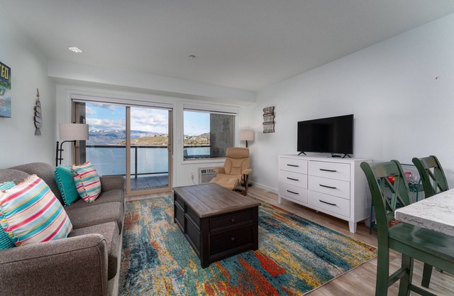 Grandview 526 Waterfront condo on Lake Chelan