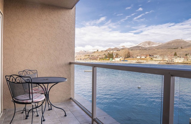 Grandview 642 Waterfront condo on Lake Chelan