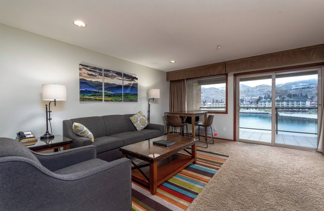 Grandview 645 Waterfront condo on Lake Chelan