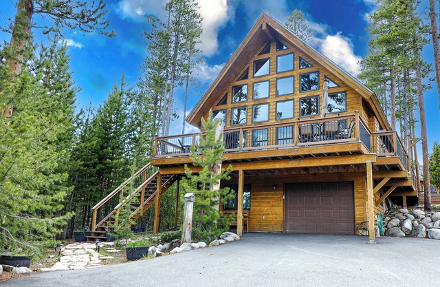 Grandview Chalet - Modern & Luxurious Mountain Retreat with Panoramic Views