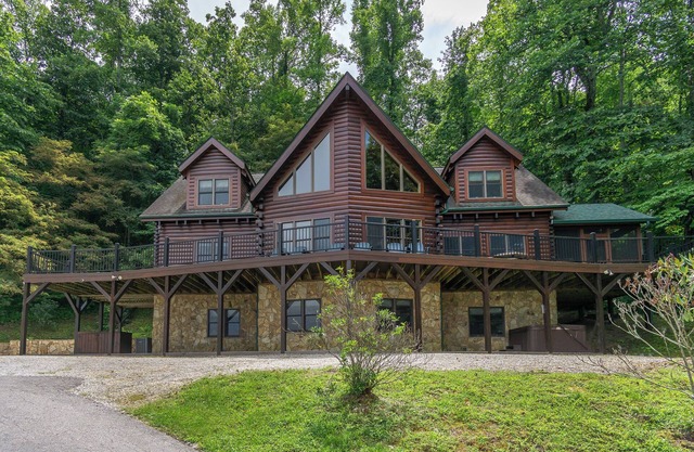 Grandview Lodge | Large 4 Bedroom Mountain Cabin with Hot Tub & Views!