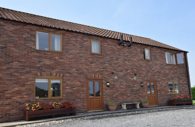 Grange Farm LAKE VIEW 2 - A 2 Bedroom cottage to sleep 4 with private hot tub