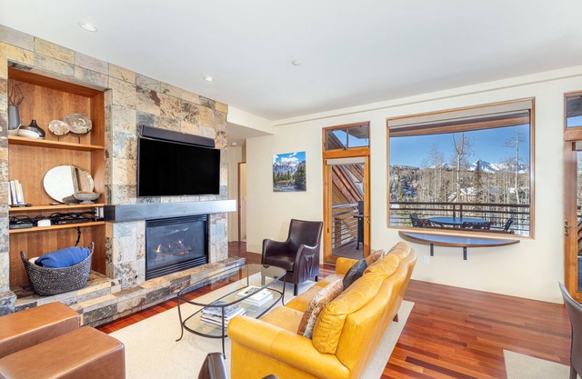 GRANITA 303- Gorgeous Views, Ski in/Ski out, Access to it All!