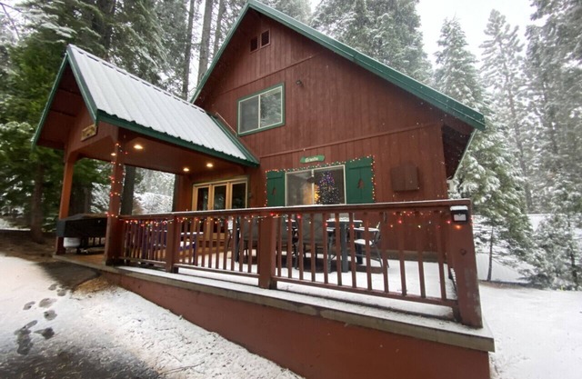 GRANITE- Cozy cabin steps from Stanislaus River