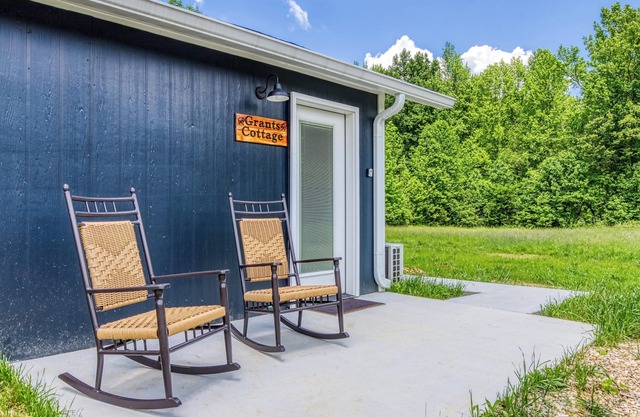 Grants Cottage, Pickleball Court, Creek, WIFI, Mountain Views, Starting at $79"
