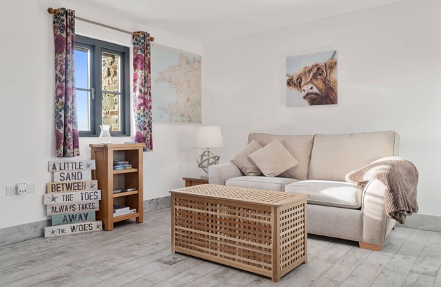 "Grassholm" Sea View Cottage with Hot Tub - Dog Friendly