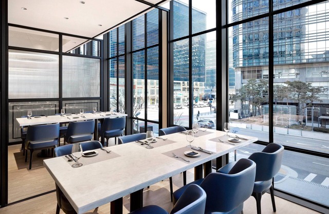 GRAVITY JOSUN Seoul Pangyo, Autograph Collection
