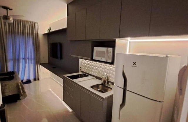 Gray and Green one Apartamento Novo, Moderno com Varanda