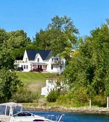 Gray's Manor - Lake Memphremagog
