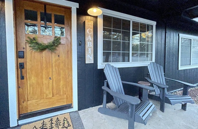 Graybear Cozy Cottage | Gorgeously Renovated!