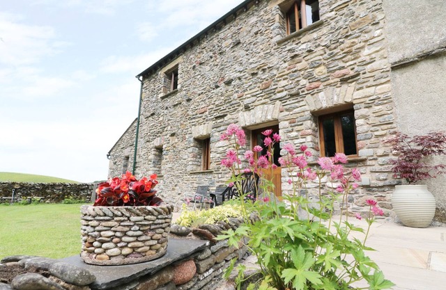 GRAYRIGG FOOT STABLE, family friendly, with open fire in Kendal