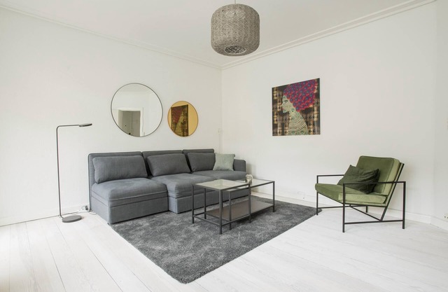 Great 1-bed w/Balcon - 250
