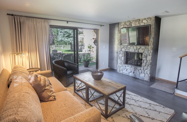 Great 2 bed townhouse. This is the best location in Ketchum!