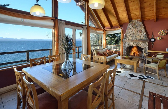 GREAT 3BEDR HOME ON THE LAKE SHORE (H50)