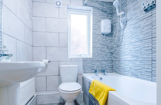 Great 3 bed property wifi and parking