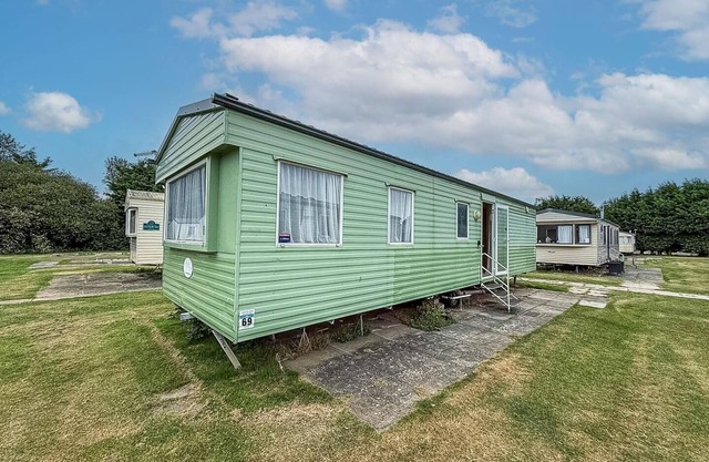 Great 8 berth caravan for hire in Skegness ref 33069F