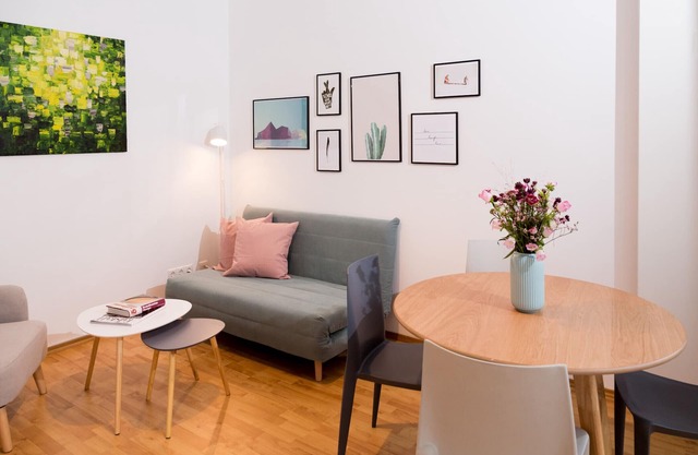 Great and modern apartment with balcony in a perfect location (2)