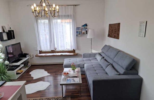 GREAT APARTMENT Quiet location, 10min. to the center. Close to lakes + ski areas.