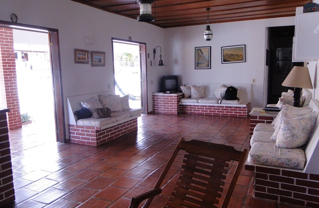 Great beach house, pool, barbecue, just 150 meters from Lagoa