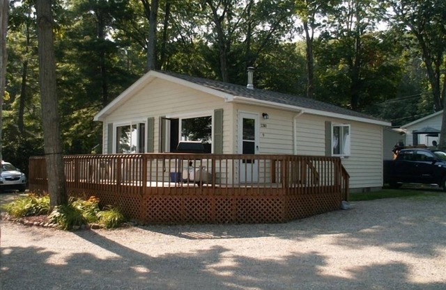 Great Burt Lake Cottage on West Side