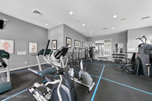 Great Condo near Beaches and Mayo Clinic