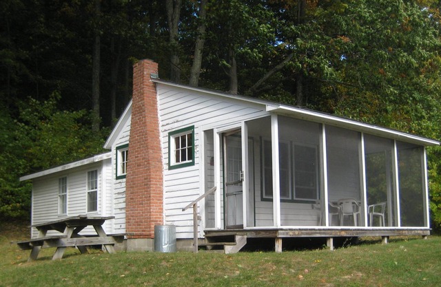 Great cottage to unplug and relax on the lake - Sleeps 6