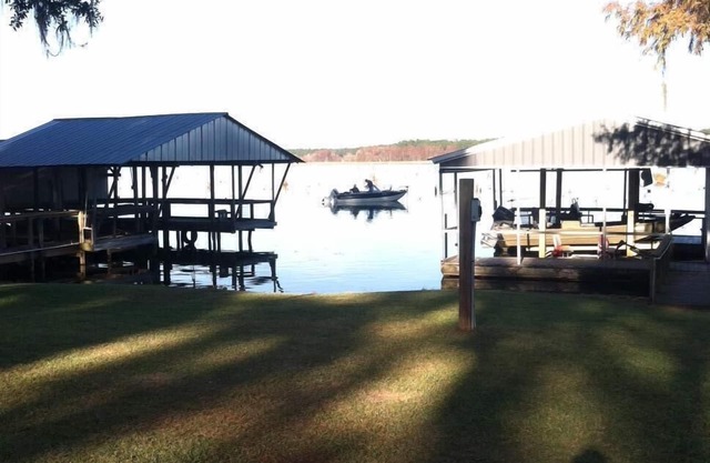 Great Creek Location for fishermen, travelers, hunters, and families!
